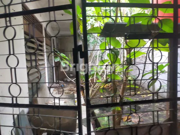 image RUMAH BESAR DI JALAN RAYA STRATEGIS (9)