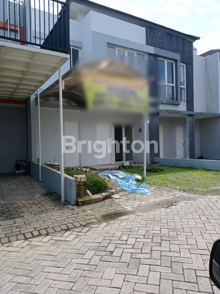 Gambar Property RUMAH 2 LANTAI SIAP HUNI, TERAWAT, TERLETAK DI TENGAH KOTA SIDOARJO, DEKAT BANDARA JUANDA TERMINAL 2 INTERNASIONAL, PADAT PENDUDUK, TIDAK BANJIR
