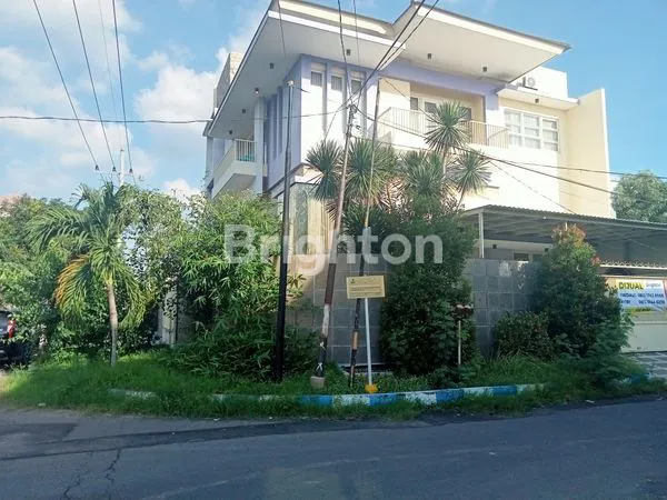 image RUMAH MEWAH 4 LANTAI, SELANGKAH  KE JALAN RAYA MERR SBY (7)