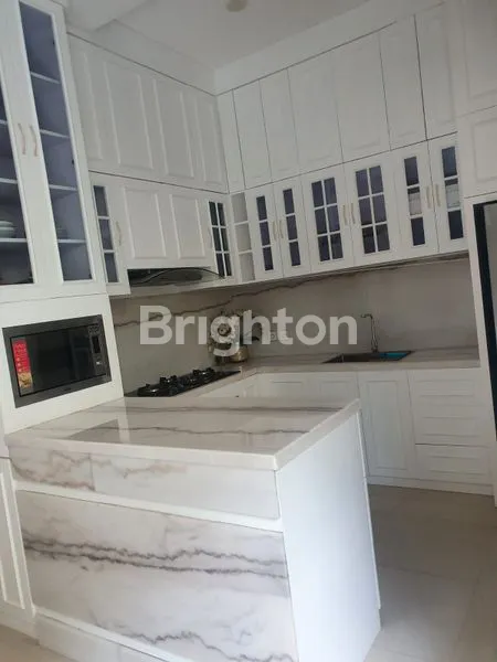 image HUNIAN ASRI DAN KOKOH  KONSEP 3 LANTAI, ADA KOLAM KOI (3)