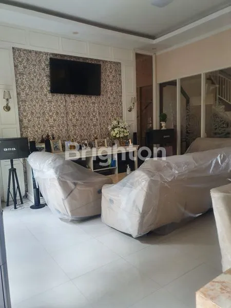 image HUNIAN ASRI DAN KOKOH  KONSEP 3 LANTAI, ADA KOLAM KOI (4)