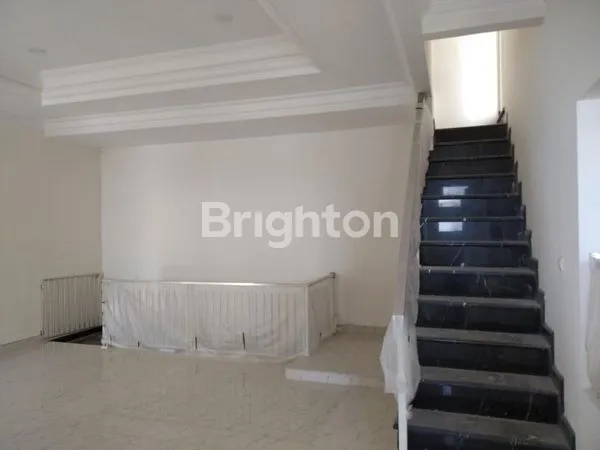 image RUMAH BARU GRESS SIAP HUNI 2 LANTAI SIDOSERMO PDK (3)