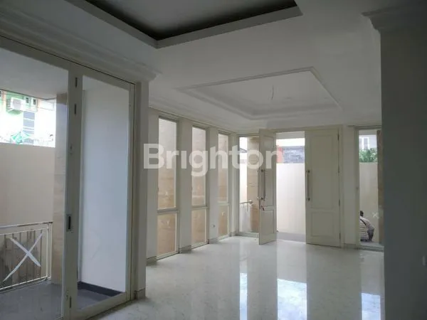 image RUMAH BARU GRESS SIAP HUNI 2 LANTAI SIDOSERMO PDK (4)