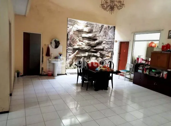 image RUMAH DI JL LOMPOBATANG TIDAR (4)