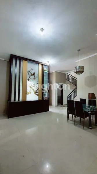 image RUMAH 2 LANTAI FURNISH SIAP HUNI DI ARAYA 2 (3)