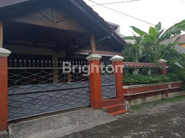 image RUMAH 2 LANTAI RUNGKUT BARATA KONDISI BAGUS TERAWAT LINGKUNGAN ASRI (1)