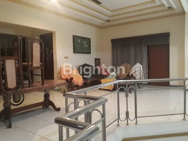 image RUMAH 2 LANTAI RUNGKUT BARATA KONDISI BAGUS TERAWAT LINGKUNGAN ASRI (3)