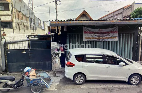 image RUMAH LOKASI STRATEGIS DI JL. PANDEGILING SURABAYA (1)