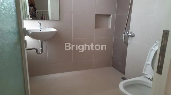 image RUMAH 2 LANTAI MODERN DAN ASRI (3)