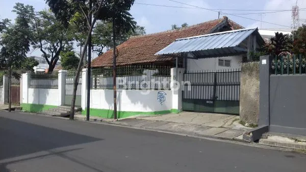 image RUMAH DENGAN TANAH YANG LUAS  (3)