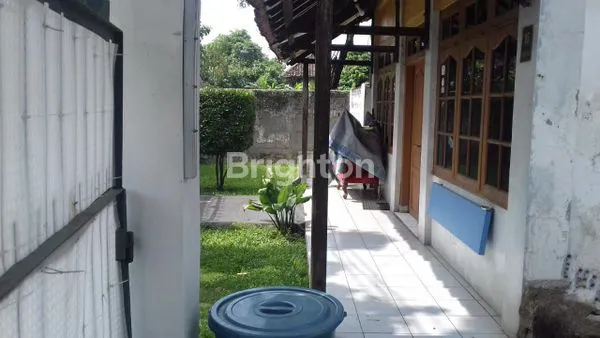 image RUMAH DENGAN TANAH YANG LUAS  (1)