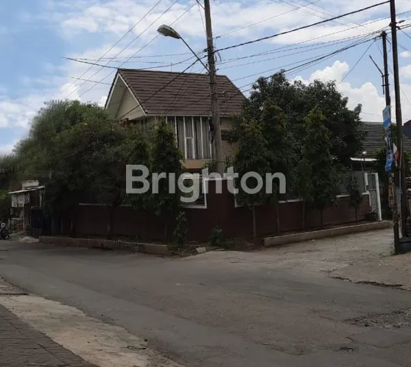 image RUMAH 2 LANTAI MODERN DAN ASRI (5)