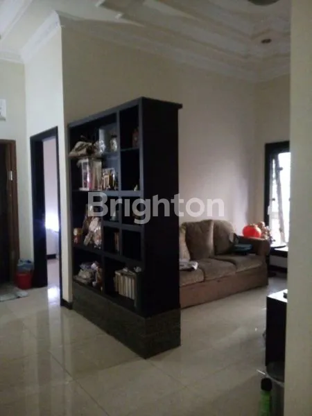 image B.U BUTUH CEPAT LAKU RUMAH SUTOREJO LINGKUNGAN NYAMAN FREE AC & FURNITUR BY FELIA TINGGAL CAT ULANG SUDAH CANTIK (1)