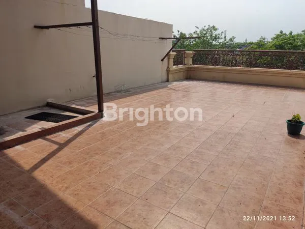 image RUMAH MEWAH 3LANTAI DI ARAYA, GARASI LUAS BANGET BISA 10 MOBIL (5)