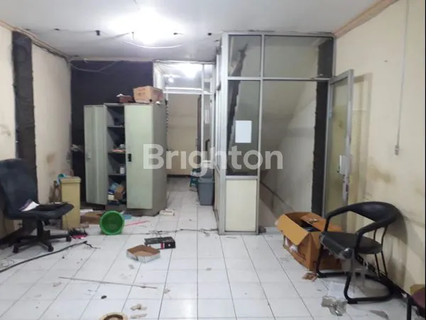 image MURAH RUKO 3,5 LANTAI JALAN LAKSDA M NAZIR COCOK UTK KANTOR & SEGALA USAHA, STRATEGIS DEKAT PELABUHAN TANJUNG PERAK (4)