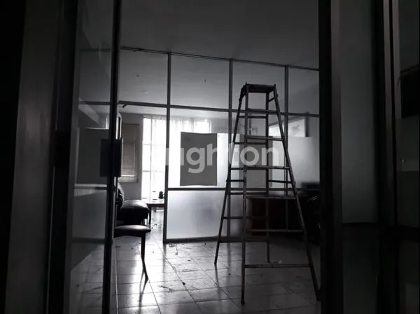 image MURAH RUKO 3,5 LANTAI JALAN LAKSDA M NAZIR COCOK UTK KANTOR & SEGALA USAHA, STRATEGIS DEKAT PELABUHAN TANJUNG PERAK (5)