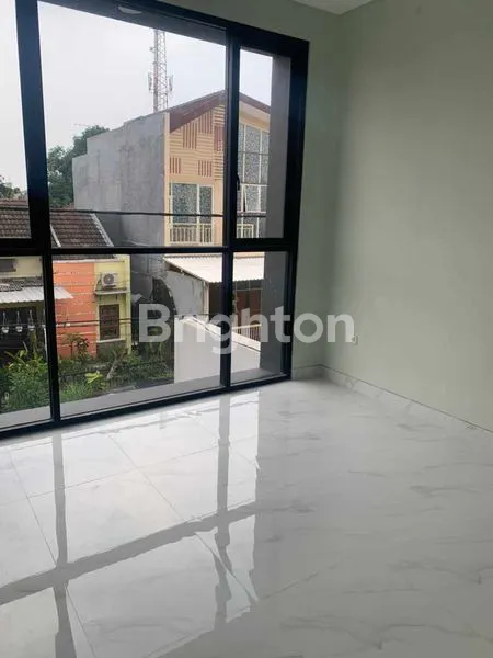 image UNIT READY HUNIAN MINIMALIS BARU GRESS 2 UNIT JEJER, 2 LANTAI,  DAPAT BONUS 4 UNIT AC, TANDON ATAS STAINLESS, 3 UNIT WATERHEATER, 2 UNIT POMPA SANYO   ATAS DAN BAWAH. BURUAN STOK TERBATAS (8)