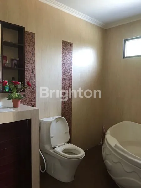 image RUMAH BESAR TERAWAT DAN TERTATA APIK GURUMINDA (2)