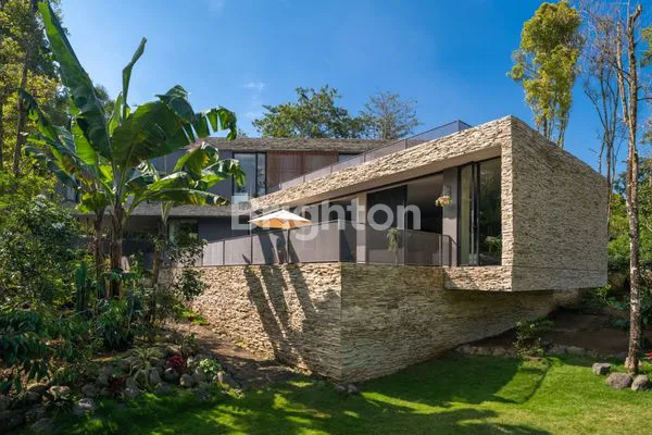 image VILLA MEWAH KAKI PEGUNUNGAN MALANG (4)