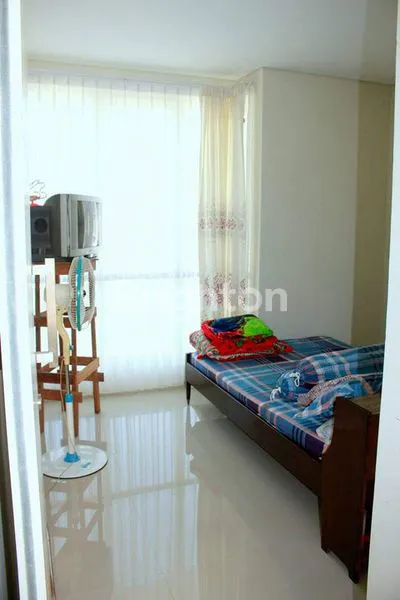 image RUMAH MINIMALIS 2 LANTAI SIAP HUNI,  ADA KELEBIHAN TANAH (3)