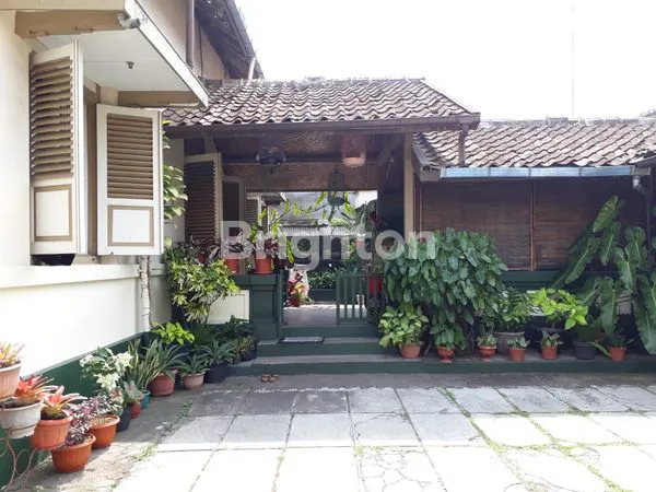 image RUMAH DENGAN HALAMAN LUAS DI TENGAH KOTA CIMAHI (1)