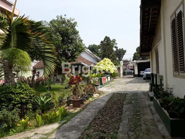 image RUMAH DENGAN HALAMAN LUAS DI TENGAH KOTA CIMAHI (3)