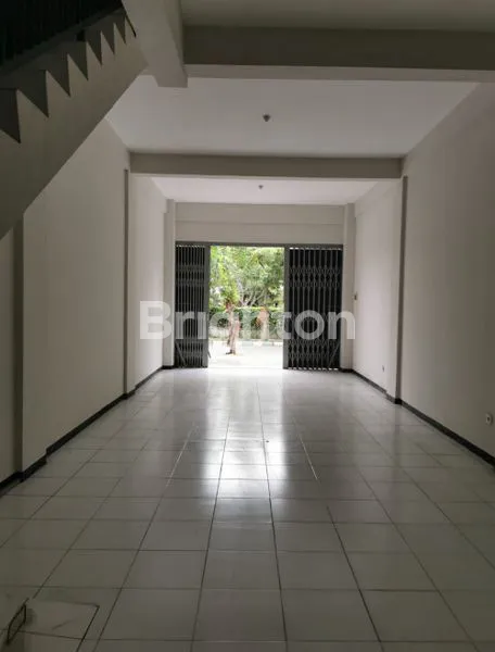 image RUKO BARU 3 LANTAI SIAP HUNI BISA KPR DI RAYA MANYAR JAYA SURABAYA (7)