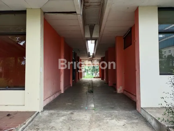 image RUMAH - KANTOR - GUDANG - SEDIKIT RENOVASI + TANAH YANG LUAS - STRATEGIS - AREA BISNIS (1)