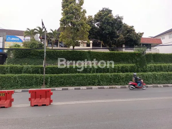 image RUMAH - KANTOR - GUDANG - SEDIKIT RENOVASI + TANAH YANG LUAS - STRATEGIS - AREA BISNIS (2)