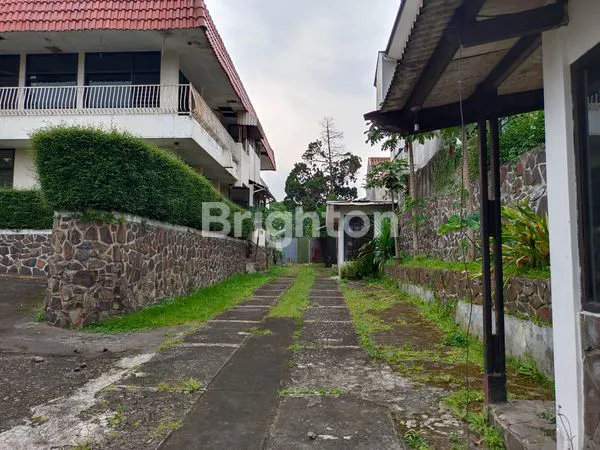 image RUMAH - KANTOR - GUDANG - SEDIKIT RENOVASI + TANAH YANG LUAS - STRATEGIS - AREA BISNIS (5)