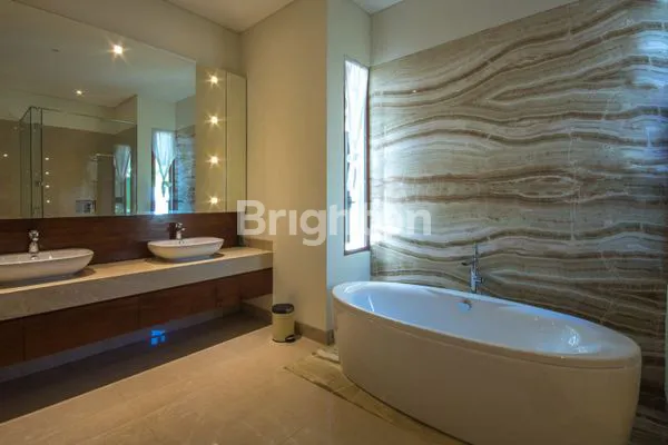 image LUXURY BEACH FRONT VILLA KUTA (2)