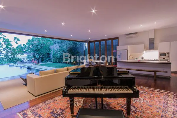 image LUXURY BEACH FRONT VILLA KUTA (4)