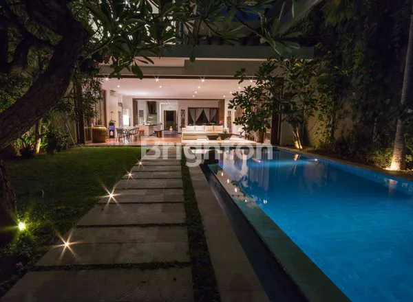 image LUXURY BEACH FRONT VILLA KUTA (7)