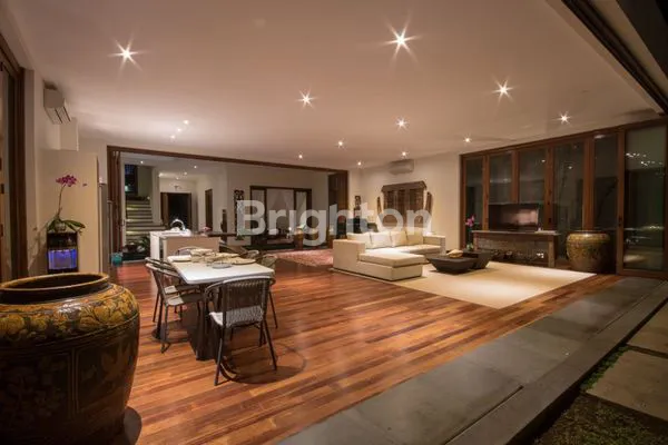 image LUXURY BEACH FRONT VILLA KUTA (8)