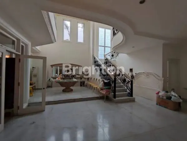 image RUMAH MEWAH GRAHA FAMILI DKT WIYUNG MAYJEND SUNGKONO LONTAR (2)