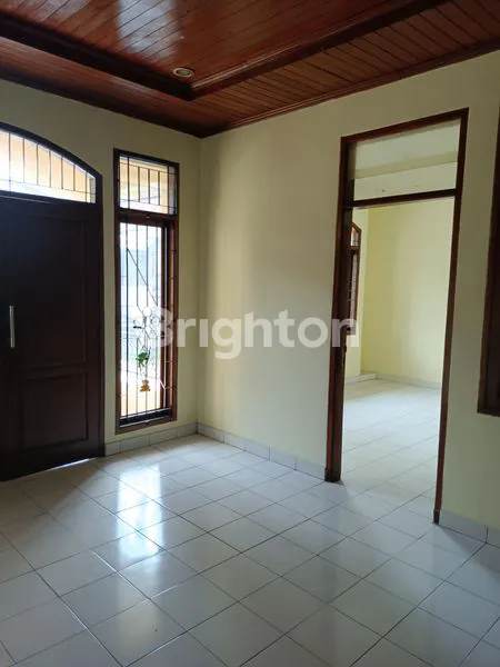 image RUMAH 2 LANTAI DI KOMPLEK NYAMAN 5 MENIT KE PINTU TOL CIMAHI (3)