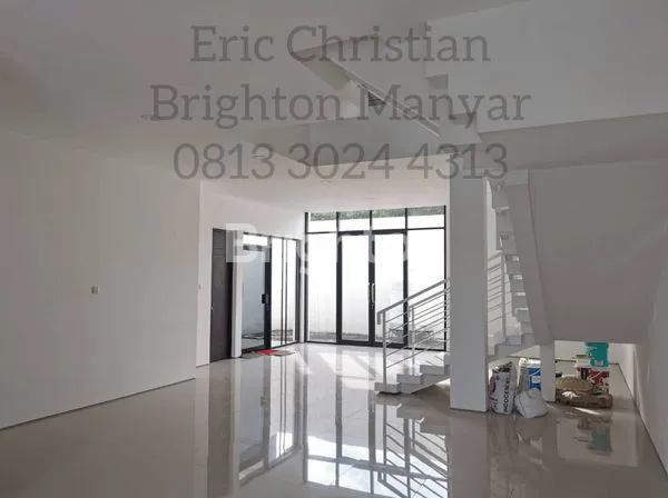 image RUMAH PONDOK CANDRA NEW GRESS MINIMALIS 2 LANTAI DEKAT CLUBHOUSE CARPORT 2 MOBIL PLAFON TINGGI, BANYAK JENDELA & SIRKULASI UDARA BAGUS (4)