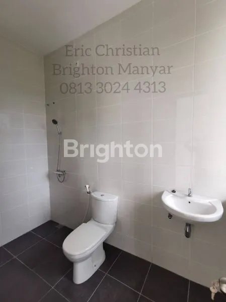 image RUMAH PONDOK CANDRA NEW GRESS MINIMALIS 2 LANTAI DEKAT CLUBHOUSE CARPORT 2 MOBIL PLAFON TINGGI, BANYAK JENDELA & SIRKULASI UDARA BAGUS (9)