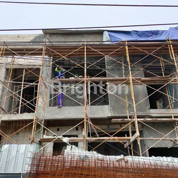 image BANGUNAN 2 LANTAI BARU GRESS. TOTAL 4 UNIT, ROW JALAN LEBAR, BONUS BANYAK SMART TV 55". BURUAN UNIT TERBATAS (2)