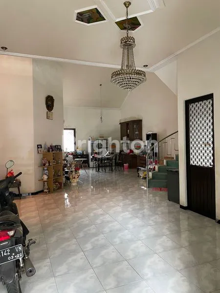 image SIAP HUNI SIMPANG DARMO PERMAI SELATAN ROW 2.5 MOBIL (1)