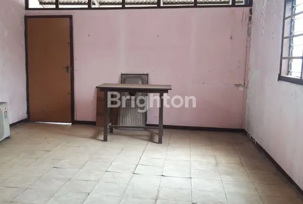 image BUTUH CEPAT LAKU NIH! HARGA TURUN...  TANAH BONUS RUMAH TUA TENGAH KOTA, HANYA SELANGKAH DARI JL MT  HARYONO (6)