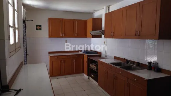 image RUMAH TENGAH KOTA SURABAYA COCOK UNTUK KANTOR ATAU RUMAH TANGGA (2)