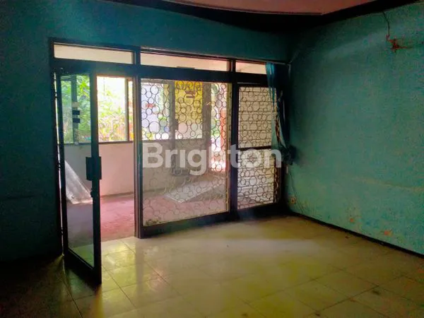 image RUMAH BESAR DI KOTA SURABAYA (1)
