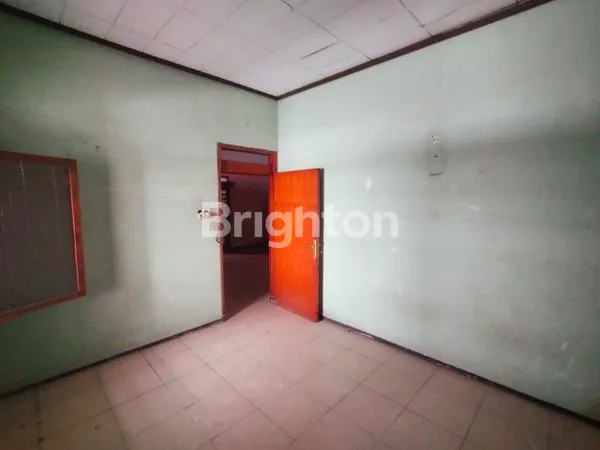 image RUMAH BESAR DI KOTA SURABAYA (2)