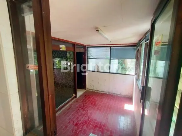 image RUMAH BESAR DI KOTA SURABAYA (6)