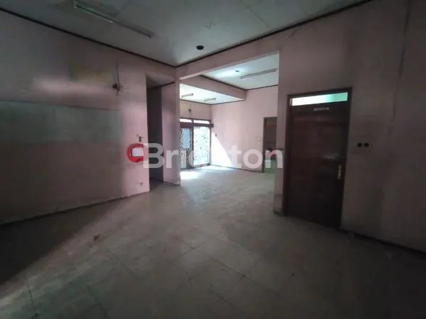 image RUMAH BESAR DI KOTA SURABAYA (7)