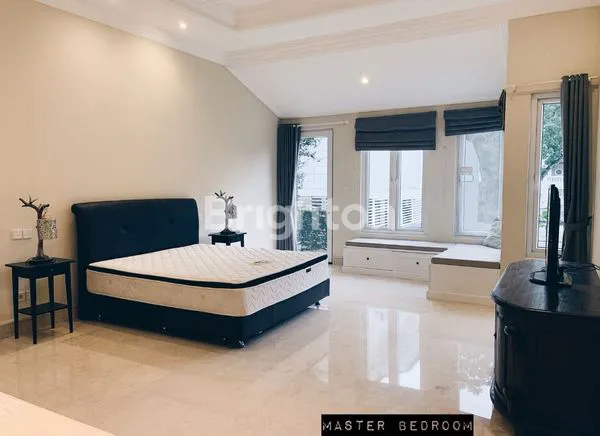 image RUMAH MEWAH DI LIPPO KARAWACI TANGERANG (5)