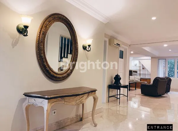 image RUMAH MEWAH DI LIPPO KARAWACI TANGERANG (2)