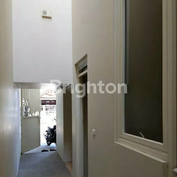 image RUMAH MODERN MINIMALIS 2 LT DI WISMA PERMAI BARAT SURABAYA BARU DAN GRESS (5)