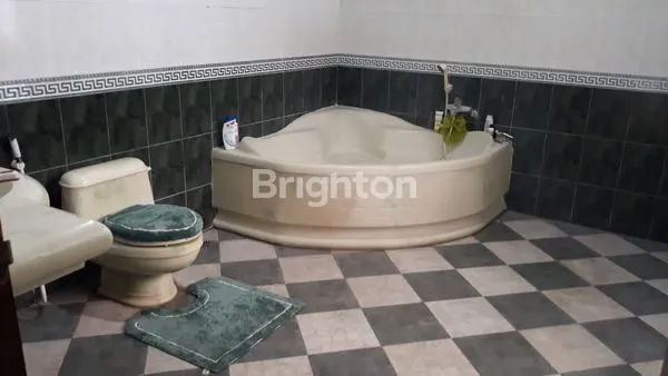 image RUMAH MEWAH DAN LUAS (7)